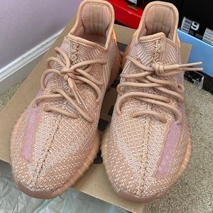 Yeezy 350 clay size 9